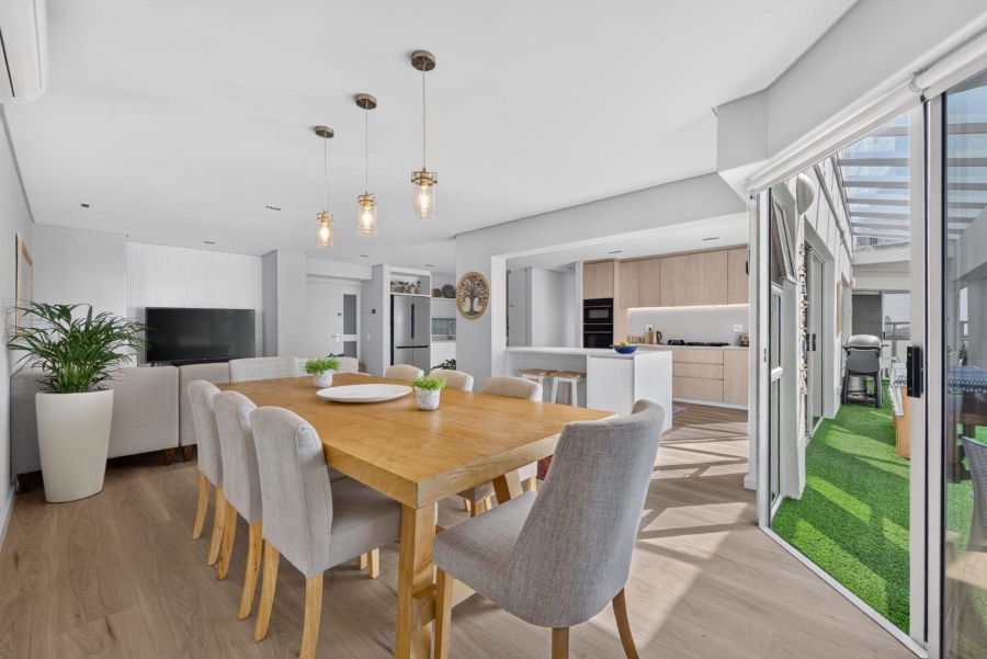 2 Bedroom Property for Sale in Sea Point Western Cape